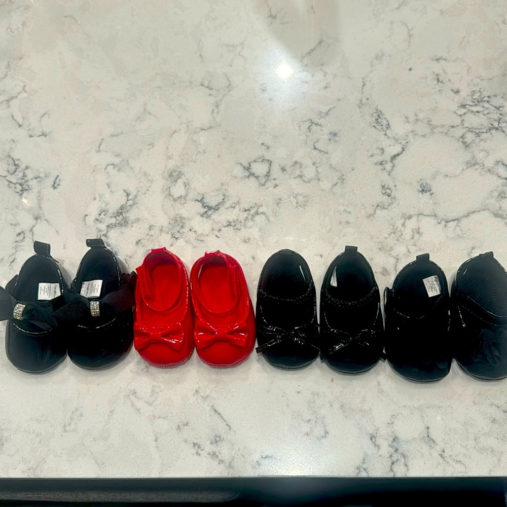 Infant girls size 1 dress shoes. Set of 4